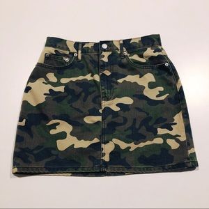 Camo print mini skirt